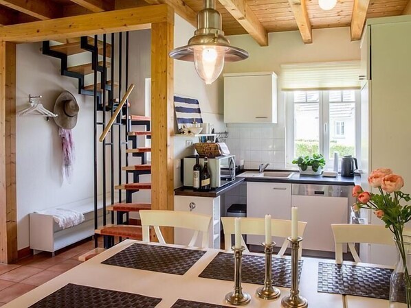 Ferienhaus | Eigene Küche | Herdplatte, Geschirrspüler
