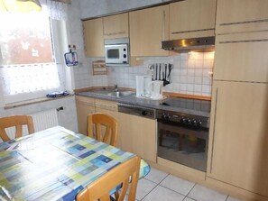 Apartment (westerwarft10  ) | Eigene Küche | Kühlschrank