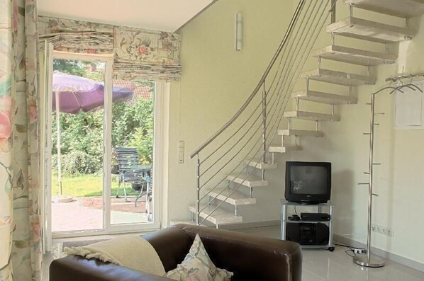 Ferienhaus (Ferienhaus am Sankt-Johannes-Stift) | Wohnzimmer | Fernseher