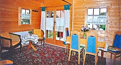Holzblockhaus in Putbus in Idyllischer Alleinlage