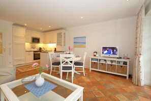 하우스 | 거실 | TV, 벽난로