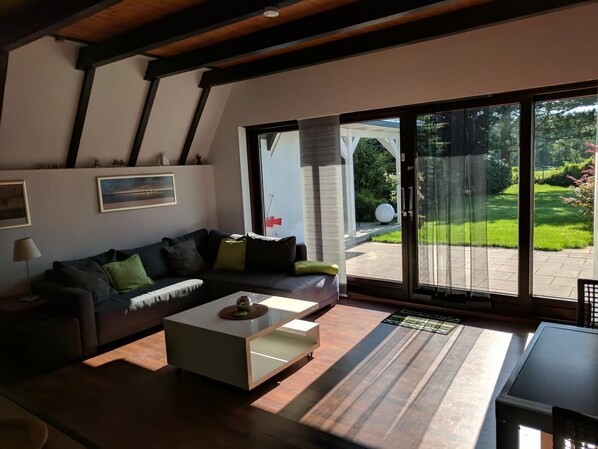 Apartment | Wohnzimmer | Fernseher