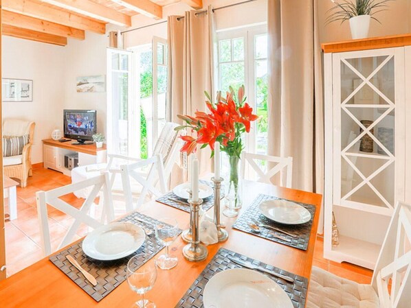 Ferienhaus | Eigene Küche | Kühlschrank, Mikrowelle, Herdplatte, Geschirrspüler