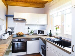 Ferienhaus | Eigene Küche | Kühlschrank, Mikrowelle, Herdplatte, Geschirrspüler