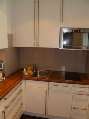 Apartment | Eigene Küche | Kühlschrank, Mikrowelle, Herdplatte, Geschirrspüler
