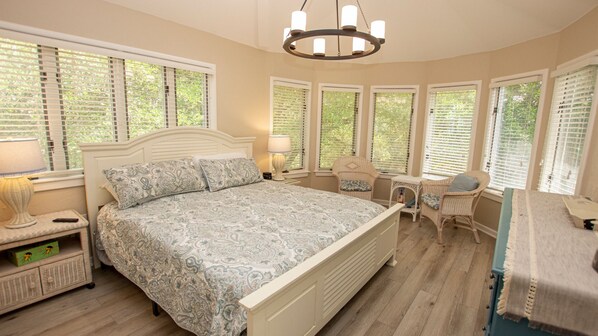 6 bedrooms, iron/ironing board, free WiFi, bed sheets