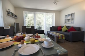 Apartment | Eigene Küche | Kühlschrank, Mikrowelle, Herdplatte, Geschirrspüler