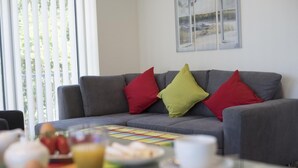 Apartamento | Sala de estar | TV, DVD player