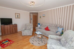 Apartment (Geschmackvoll ausgestattete Ferienwoh) | Wohnzimmer