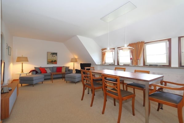 Apartment | Eigene Küche | Kühlschrank, Herdplatte, Geschirrspüler