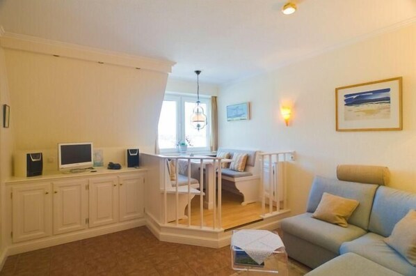 Apartment | Living room | TV, DVD player