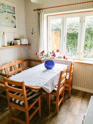 Hus | Eget kök | Kylskåp, mikrovågsugn, spishäll och diskmaskin