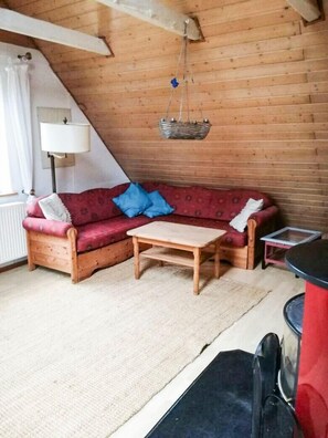Hus | Vardagsrum | Tv och eldstad