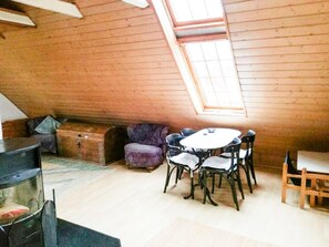 Hus | Vardagsrum | Tv och eldstad