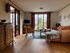 Living room - 4pers - House w Sauna, Winter Garden & Fishing Pier in Front of the Lauwersmeer (Anjum)