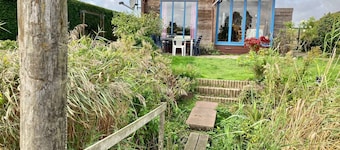 4pers - House w Sauna, Winter Garden & Fishing Pier in Front of the Lauwersmeer