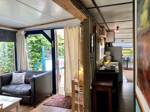 Mobile Home, 2 Bedrooms, Patio, Garden View | Living area