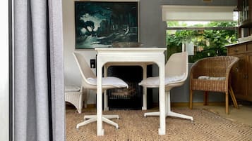 Stacaravan, 2 slaapkamers, patio, uitzicht op tuin | Interieur