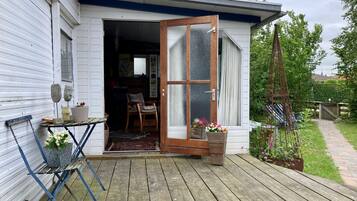 Mobile Home, 2 Bedrooms, Patio, Garden View | Outdoor dining