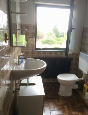 Apartment (Goldene-Linie 4 Taubennest) | Badezimmer