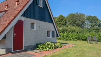 Bungalow, 3 phòng ngủ, hiên, quang cảnh vườn | Ngoại thất