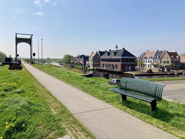 Parking - Charming Holiday Home 40m2 Near the Lauwersmeer (Anjum)
