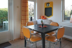 Bungalow, 2 Bedrooms, Terrace, Garden View | Dining room - Charming Holiday Home 40m2 Near the Lauwersmeer (Anjum)