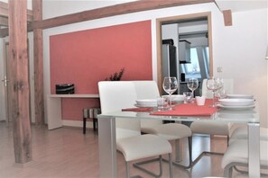 Appartement | Dineren in de kamer