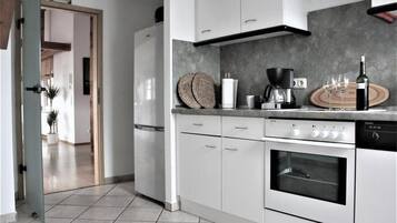 Apartment | Eigene Küche | Ofen, Toaster, Kochgeschirr/Geschirr/Besteck
