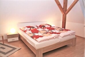 Apartment | Individually furnished, free WiFi, bed sheets