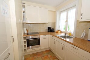 Apartamento | Cozinha privada | Geladeira, micro-ondas, cooktop, lava-louças