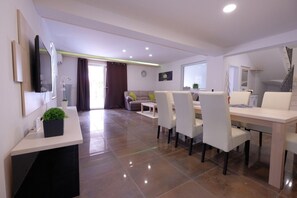 Casa (Villa Boscari relaxing villa surround) | Cocina privada | Refrigerador, horno, lavavajillas y cafetera y tetera 