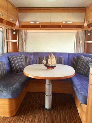 Ferienhaus (Luxoriöser Wohnwagen 400 Meter vom M) | Außenbereich