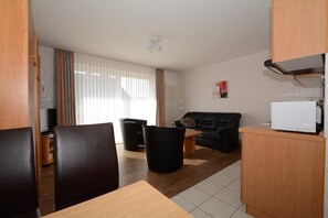 Apartment (Haus Königsdüne II/8) | Living room | TV