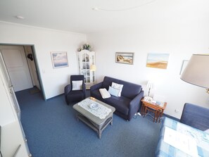 Apartment | Wohnzimmer | Fernseher, DVD-Player