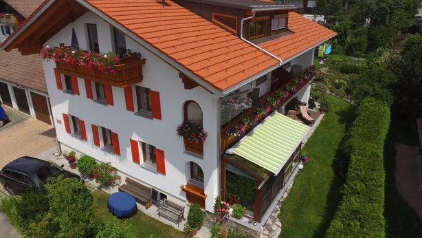 2 bedrooms, cots/infant beds, free WiFi, bed sheets - Allgäuer Landhaus Stocker (Hopferau)