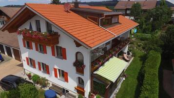 Apartment | 2 bedrooms, cribs/infant beds, free WiFi, bed sheets