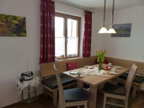 2 habitaciones, cunas, wifi gratis y ropa de cama