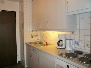 Apartment | Eigene Küche | Kühlschrank, Mikrowelle, Herdplatte, Wasserkocher mit Kaffee-/Teezubehör