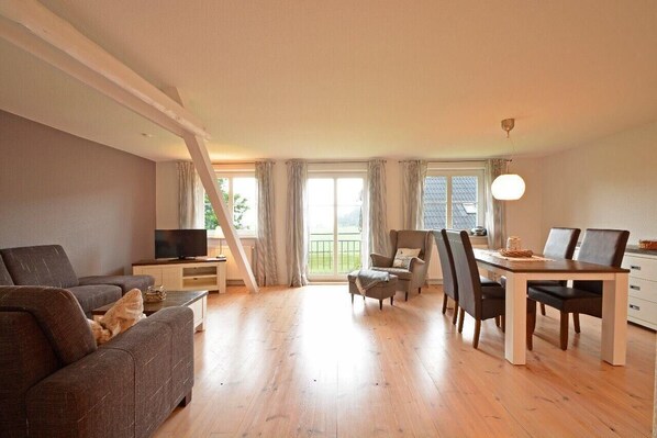 Apartment (Leefke) | Wohnzimmer | Fernseher