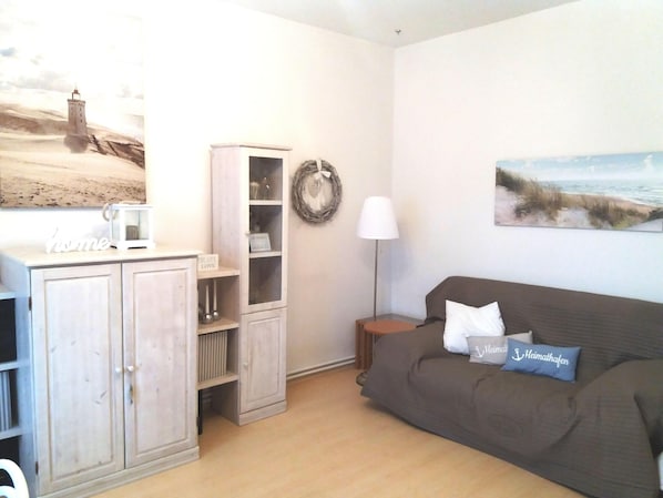 Apartment | Living room | TV