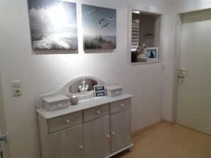 Apartment | Private kitchen | Fridge, microwave, stovetop, coffee/tea maker - App. Heimathafen (Toenning)