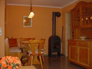 Apartment | Wohnzimmer | Fernseher, Kamin