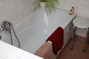 Apartment (Ferienwohnung in Pinnow bei Schwerin) | Badezimmer | Regendusche