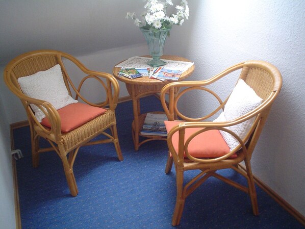 Apartment (Haus Everschop) | Wohnzimmer | Fernseher