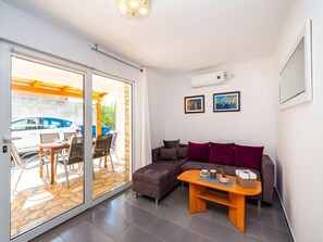 Apartment (Apartment Maia Lena A1) | Living room | TV - Apartment Maia Lena A1 (Jasenice)