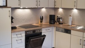 Căn hộ | Bếp riêng | Dụng cụ pha cà phê/trà, tủ lạnh, lò vi sóng, bếp nấu 