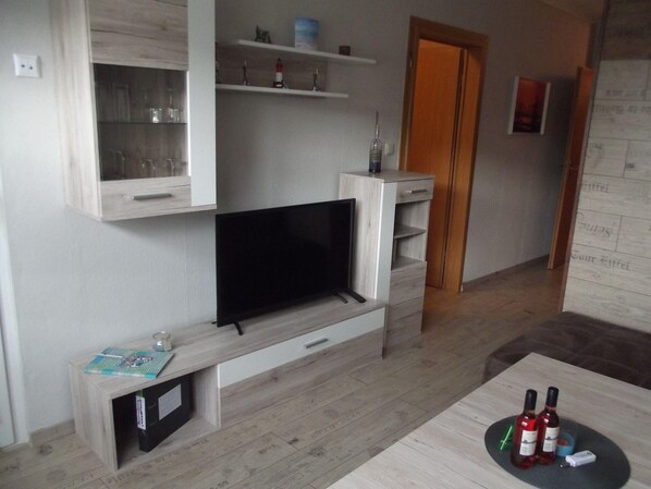 Căn hộ | Phòng khách | TV, đầu đĩa DVD