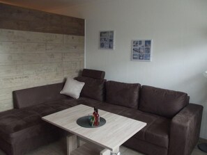 Căn hộ | Phòng khách | TV, đầu đĩa DVD