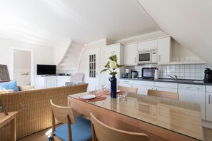 Apartment | Eigene Küche | Kühlschrank, Mikrowelle, Herdplatte, Geschirrspüler